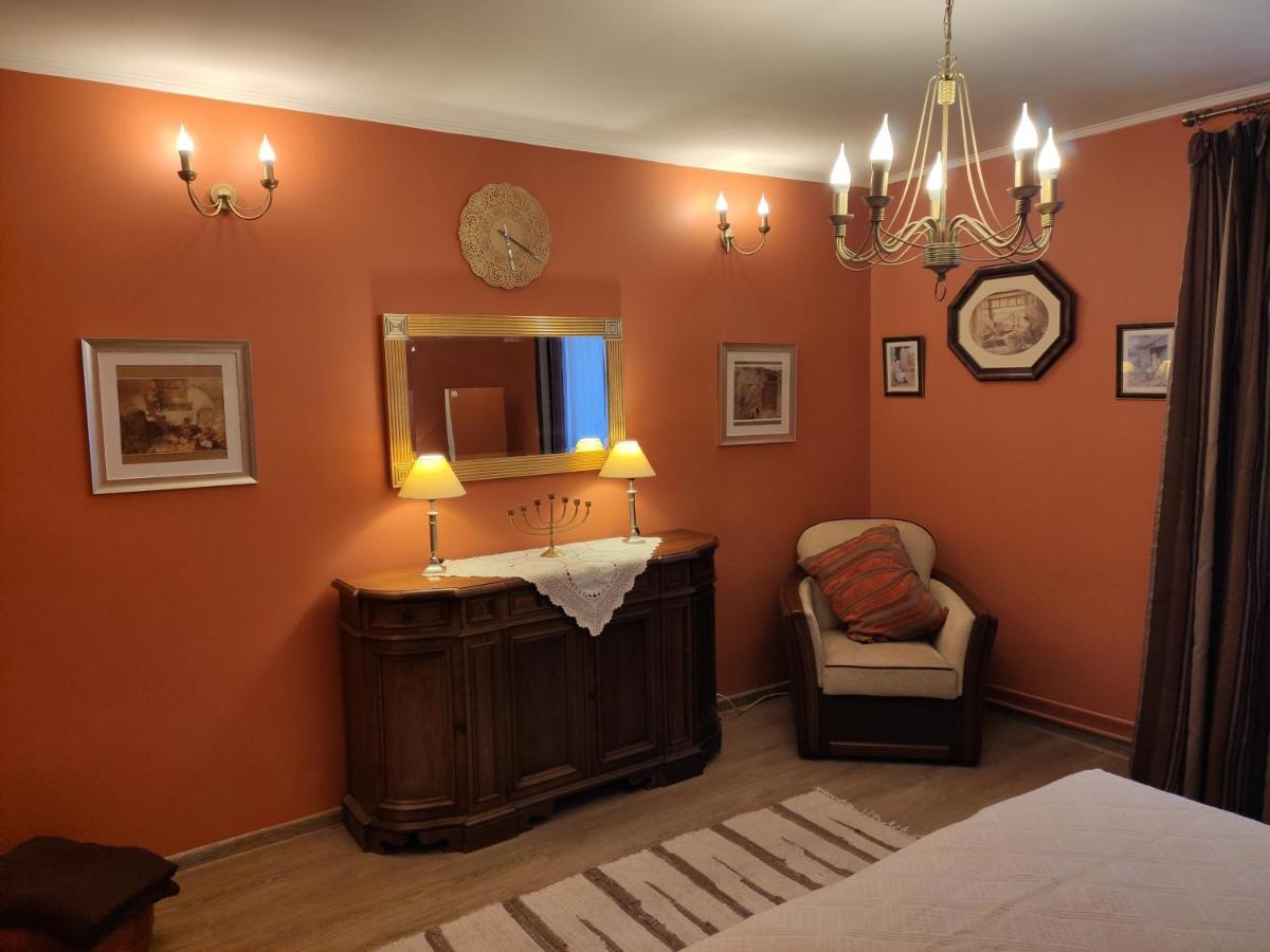 Dom Pod Zegarem Apartment Пшемишъл Екстериор снимка
