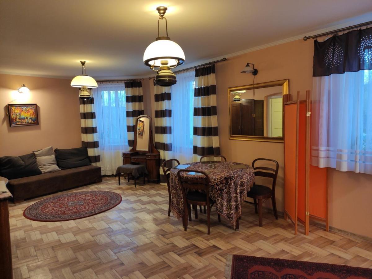 Dom Pod Zegarem Apartment Пшемишъл Екстериор снимка