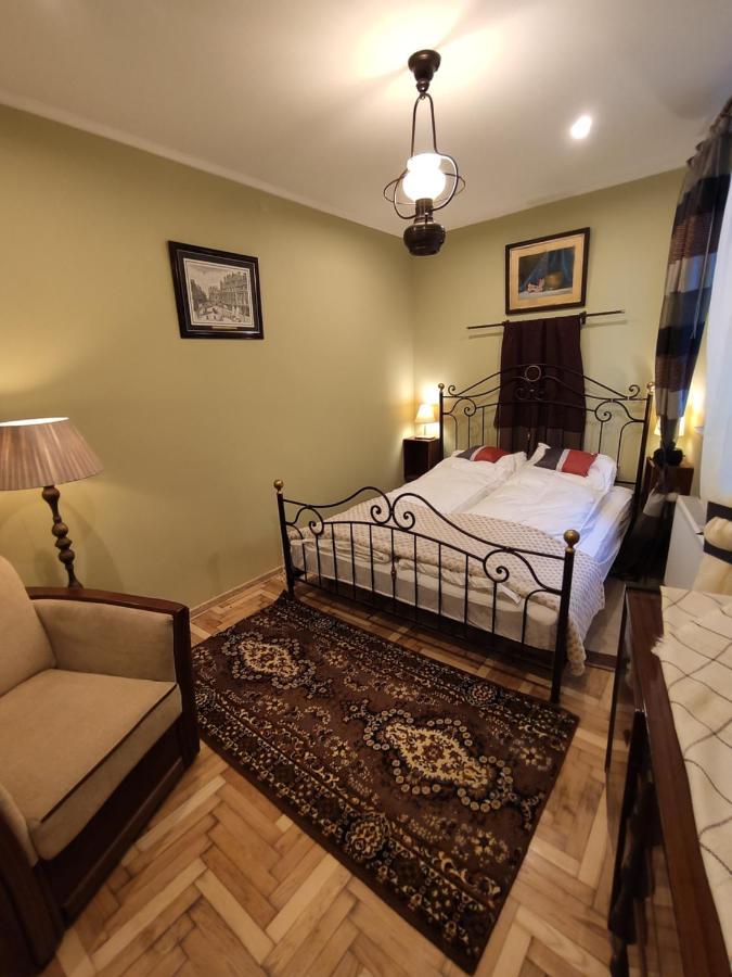 Dom Pod Zegarem Apartment Пшемишъл Екстериор снимка